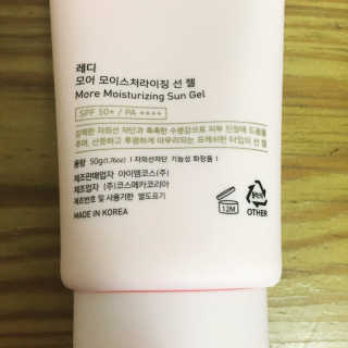 레디 모어 모이스처라이징 선 젤 — 4.67점을 준 리뷰어가 2017년 12월 올린 사용 사진