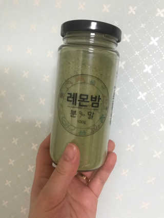 초능력 국내산 레몬밤 분말 — 3점을 준 리뷰어가 2019년 8월 올린 사용 사진