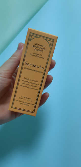 [스킨큐어] 산다화 비타민C 화이트닝 에센스 30ml — 4점을 준 리뷰어가 2020년 3월 올린 사용 사진