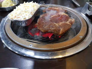 [두툼갈비] 두툼갈비 2인분 + 매콤치즈버섯 set — 5점을 준 리뷰어가 2018년 11월 올린 사용 사진