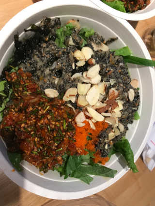 비비다; 낙지 [비비다;낙지 현백 판교점] 낙지 비빔밥 4개 中 택2 — 4.33점을 준 리뷰어가 2018년 8월 올린 사용 사진