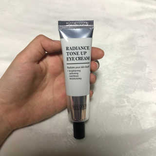 보나쥬르 래디언스 톤업 아이크림 30ml — 4.83점을 준 리뷰어가 2018년 8월 올린 사용 사진