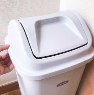 창신리빙 프랑코 퍼블릭 스윙 휴지통 10L, 25L, 35L — 5점을 준 리뷰어가 2019년 9월 올린 사용 사진