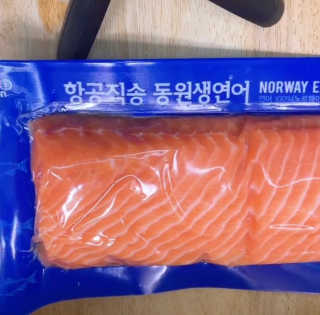 동원산업 항공직송 동원생연어 — 5점을 준 리뷰어가 2019년 7월 올린 사용 사진