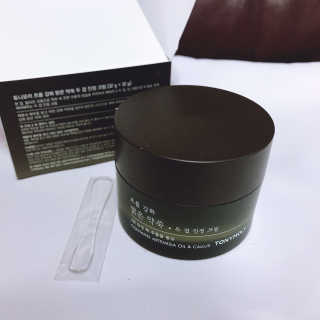 토니모리 프롬 강화 맑은 약쑥 두 겹 진정 크림 — 4.5점을 준 리뷰어가 2019년 9월 올린 사용 사진