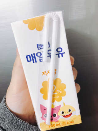 매일우유 멸균 매일우유 저지방 2프로 멸균 핑크퐁 에디션 6입 — 4점을 준 리뷰어가 2018년 1월 올린 사용 사진