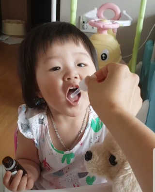 그린스토어 베이비드롭 프로바이오틱스 1병 30일분 — 5점을 준 리뷰어가 2018년 6월 올린 사용 사진