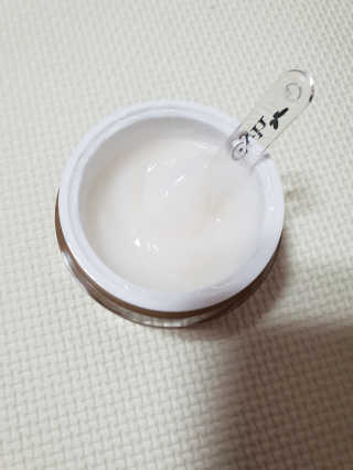 최윤하스텔라 최윤하 만물상 올인원 만능크림 — 3.5점을 준 리뷰어가 2018년 11월 올린 사용 사진