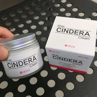 메이니 화이트 신드라 크림 70ml — 4.67점을 준 리뷰어가 2018년 4월 올린 사용 사진