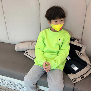 인디고뱅크키즈 레트로 미키 그래픽 맨투맨 — 5점을 준 리뷰어가 2020년 2월 올린 사용 사진
