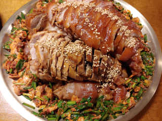 [동네맛집족발] 4개 족발 중 택1 — 5점을 준 리뷰어가 2019년 11월 올린 사용 사진