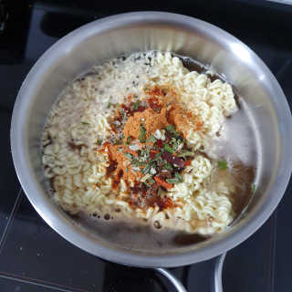 라면 그대로가 제일 맛있는 더엄마라면 — 5점을 준 리뷰어가 2019년 7월 올린 사용 사진