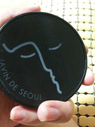 자빈드서울 윙크 파운데이션 팩트 — 2.5점을 준 리뷰어가 2019년 8월 올린 사용 사진