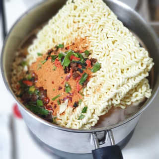 라면 그대로가 제일 맛있는 더엄마라면 — 5점을 준 리뷰어가 2019년 7월 올린 사용 사진