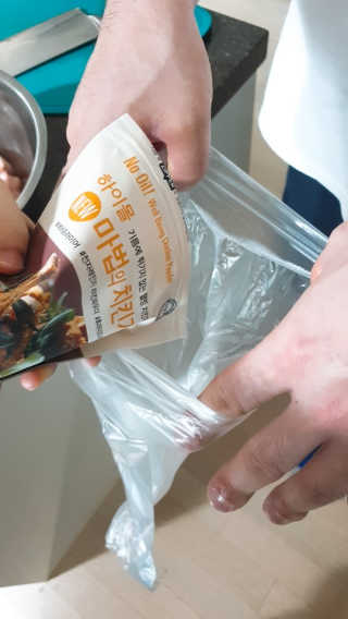 MCP 하이몰 마법의치킨가루2봉랜덤 + 코코넛허니버터2봉 — 4.5점을 준 리뷰어가 2020년 3월 올린 사용 사진