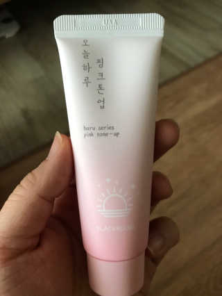 [블랙루즈] 핑크 톤업 크림 — 4.5점을 준 리뷰어가 2019년 3월 올린 사용 사진