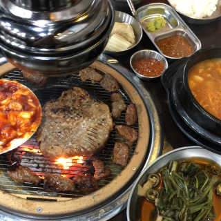 [두툼갈비] 두툼갈비 2인분 + 매콤치즈버섯 set — 4.83점을 준 리뷰어가 2018년 8월 올린 사용 사진