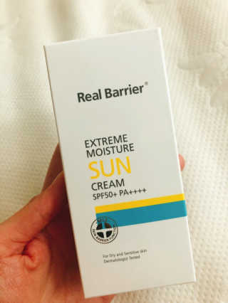 리얼베리어 익스트림 모이스처 선크림 SPF50+ PA++++ — 3점을 준 리뷰어가 2019년 4월 올린 사용 사진