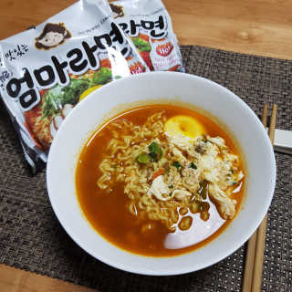 라면 그대로가 제일 맛있는 더엄마라면 — 5점을 준 리뷰어가 2019년 7월 올린 사용 사진