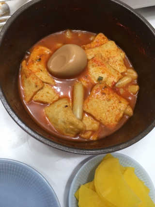 잠실맛집,홍코너떡볶이가우리집에[옛날맛,짜장맛옵션] — 5점을 준 리뷰어가 2019년 12월 올린 사용 사진