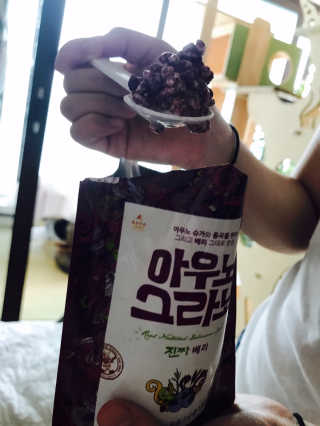 아우노그라노 오리지날, 진짜 베리, 진짜 카카오 — 4.67점을 준 리뷰어가 2018년 6월 올린 사용 사진