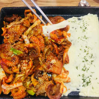 [쭈퐁] 치즈쭈꾸미 2인or삼겹쭈꾸미 2인+볶음밥 — 4.17점을 준 리뷰어가 2018년 8월 올린 사용 사진