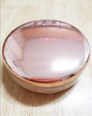 Honey Trap 톤 업 파운데이션 쿠션(W22.5,C17.5) — 3점을 준 리뷰어가 2018년 1월 올린 사용 사진