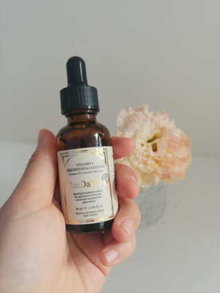 [스킨큐어] 산다화 비타민C 화이트닝 에센스 30ml — 5점을 준 리뷰어가 2019년 7월 올린 사용 사진