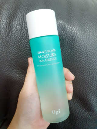 오지아이 워터 밤 모이스처 스킨 에센스 180ml — 5점을 준 리뷰어가 2019년 12월 올린 사용 사진