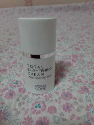 MOONSOME 문썸 토탈 브라이트닝 크림 50ml — 4점을 준 리뷰어가 2019년 3월 올린 사용 사진