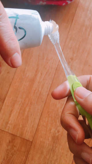큐어스크립트 닥터폴스 치약 바닐블랙티향 — 4.5점을 준 리뷰어가 2018년 3월 올린 사용 사진