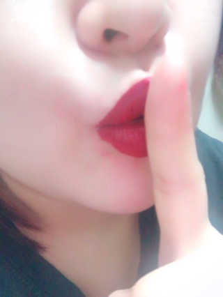 터치인솔 메탈리스트 리퀴드 포일 립스틱 5종 — 5점을 준 리뷰어가 2018년 3월 올린 사용 사진