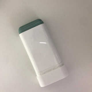 [미샤] 시카딘 센텔라 물스틱 선 SPF 50+ PA++++ — 5점을 준 리뷰어가 2019년 4월 올린 사용 사진