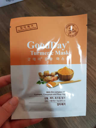 GoodDay Skincare GoodDay 강황 마스크 — 5점을 준 리뷰어가 2019년 5월 올린 사용 사진
