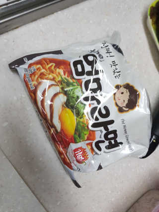 라면 그대로가 제일 맛있는 더엄마라면 — 5점을 준 리뷰어가 2019년 9월 올린 사용 사진