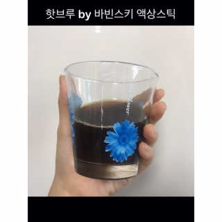 한국야쿠르트 핫브루 콜드브루 BTS 일러스트 — 5점을 준 리뷰어가 2018년 10월 올린 사용 사진