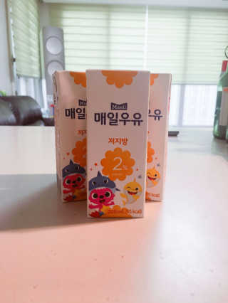 매일우유 멸균 매일우유 저지방 2프로 멸균 핑크퐁 에디션 6입 — 5점을 준 리뷰어가 2018년 1월 올린 사용 사진