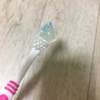 큐어스크립트 닥터폴스 치약 라임만다린향 — 4.17점을 준 리뷰어가 2018년 3월 올린 사용 사진