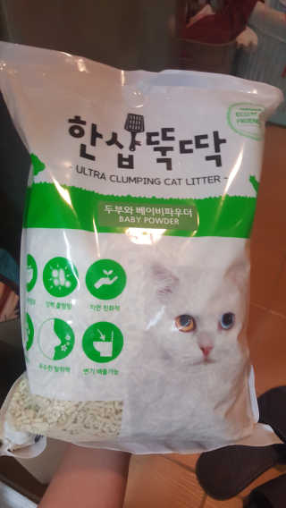 [펫토리아] BEST 고양이두부모래 6L 한삽뚝딱 — 4점을 준 리뷰어가 2018년 12월 올린 사용 사진