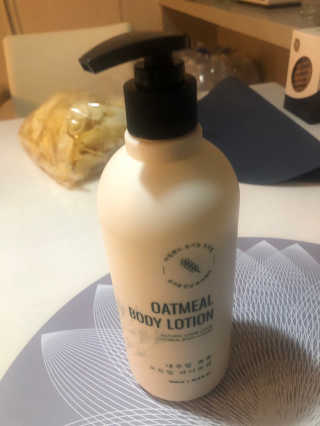 (주)에네스티 내추럴 촉촉  오트밀 바디로션 500ml — 4.5점을 준 리뷰어가 2019년 8월 올린 사용 사진