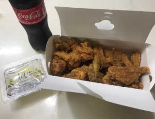 [치킨마루]-  빠사칸윙봉현미 + 콜라 500ml — 5점을 준 리뷰어가 2019년 7월 올린 사용 사진