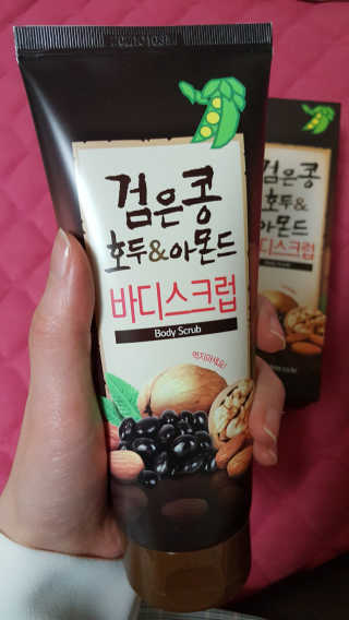 정글트리 검은콩 호두 아몬드 바디스크럽 — 5점을 준 리뷰어가 2018년 3월 올린 사용 사진