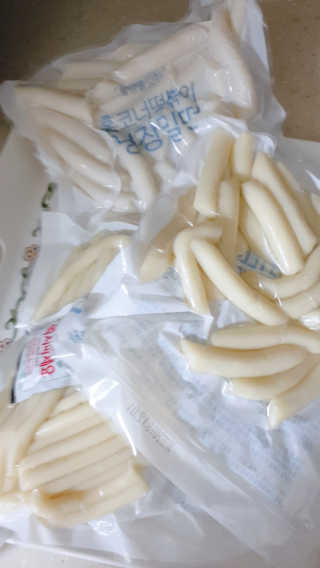 [홍코너떡볶이]옛날떡볶이 인기맛 4팩세트 — 5점을 준 리뷰어가 2019년 12월 올린 사용 사진