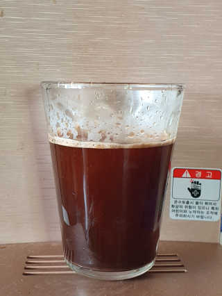 한국맥널티 아이브루 헤이즐넛향 100T — 5점을 준 리뷰어가 2019년 11월 올린 사용 사진
