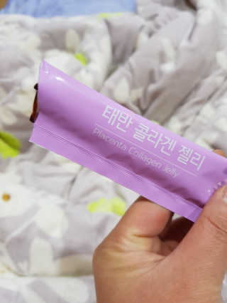 네츄럴굿띵스 태반 콜라겐 젤리 15포 — 5점을 준 리뷰어가 2018년 11월 올린 사용 사진