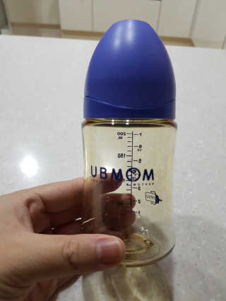 유비맘 PPSU 젖병 노꼭지_200ml_컬러 랜덤 발송 — 5점을 준 리뷰어가 2019년 12월 올린 사용 사진