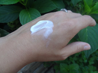 어퓨 PURE BLOCK NATURAL DAILY SUN CREAM — 4점을 준 리뷰어가 2016년 8월 올린 사용 사진