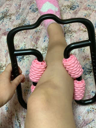 뭅뭅 바디핏레그롤러 종아리 허벅지 하체 마사지기 — 5점을 준 리뷰어가 2019년 11월 올린 사용 사진
