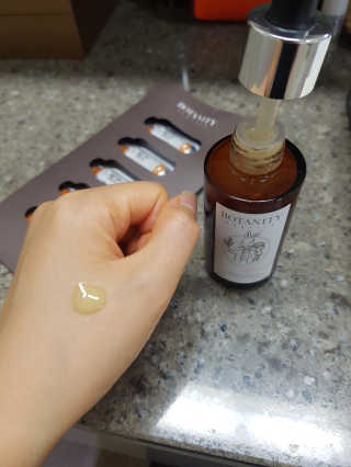 보타니티 [홍]조[진]정[결]케어 플라본 세럼 — 4.67점을 준 리뷰어가 2018년 5월 올린 사용 사진