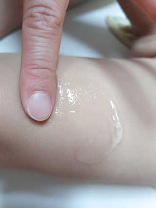 뷰티여우_아토클리닉 [아토클리닉] 아기들이 쓰는 보습, 진정 수딩젤 2개 — 4점을 준 리뷰어가 2019년 5월 올린 사용 사진